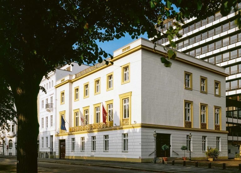 Der Übersee-Club an der Alster