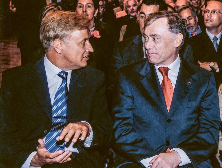 Horst Köhler rechts im Gespräch mit ehemaligen Bürgermeister Ole von Beust
